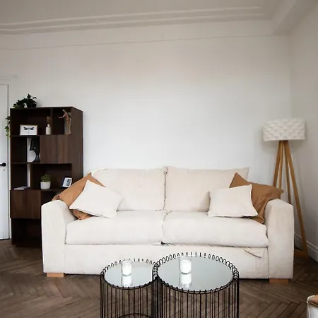 Amazing Renovated In The City-center Apartament
