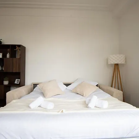Amazing Renovated In The City-center * 릴