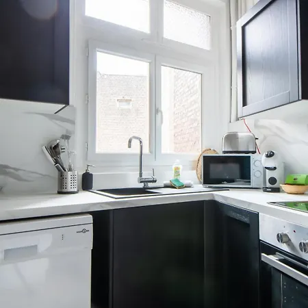 아파트 Amazing Renovated In The City-center