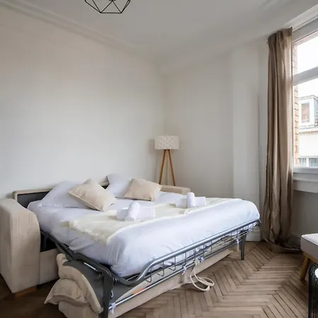 Amazing Renovated In The City-center 아파트