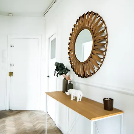 Amazing Renovated In The City-center 아파트 *