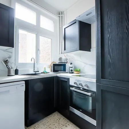 아파트 Amazing Renovated In The City-center 릴