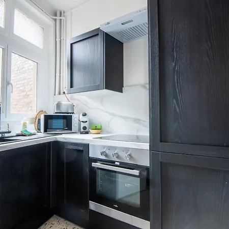 아파트 Amazing Renovated In The City-center 릴