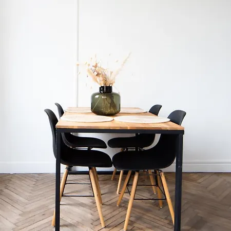 아파트 Amazing Renovated In The City-center